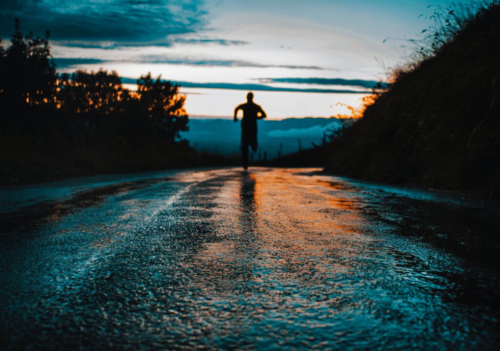 Scrivere podcast di Storie Vere: 5 elementi per storytelling audio ad alto impatto emotivo